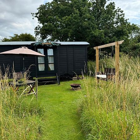 Blue Sky Huts 호텔 Chediston 외부 사진